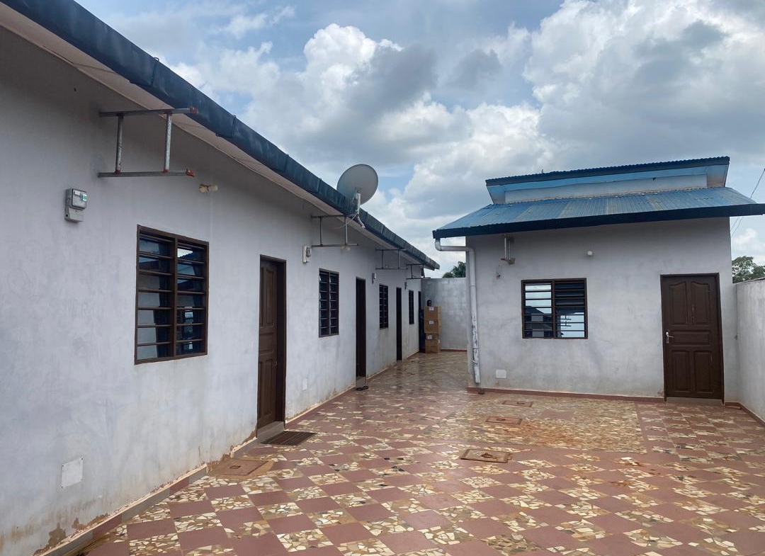 Maison commerciale à Togba