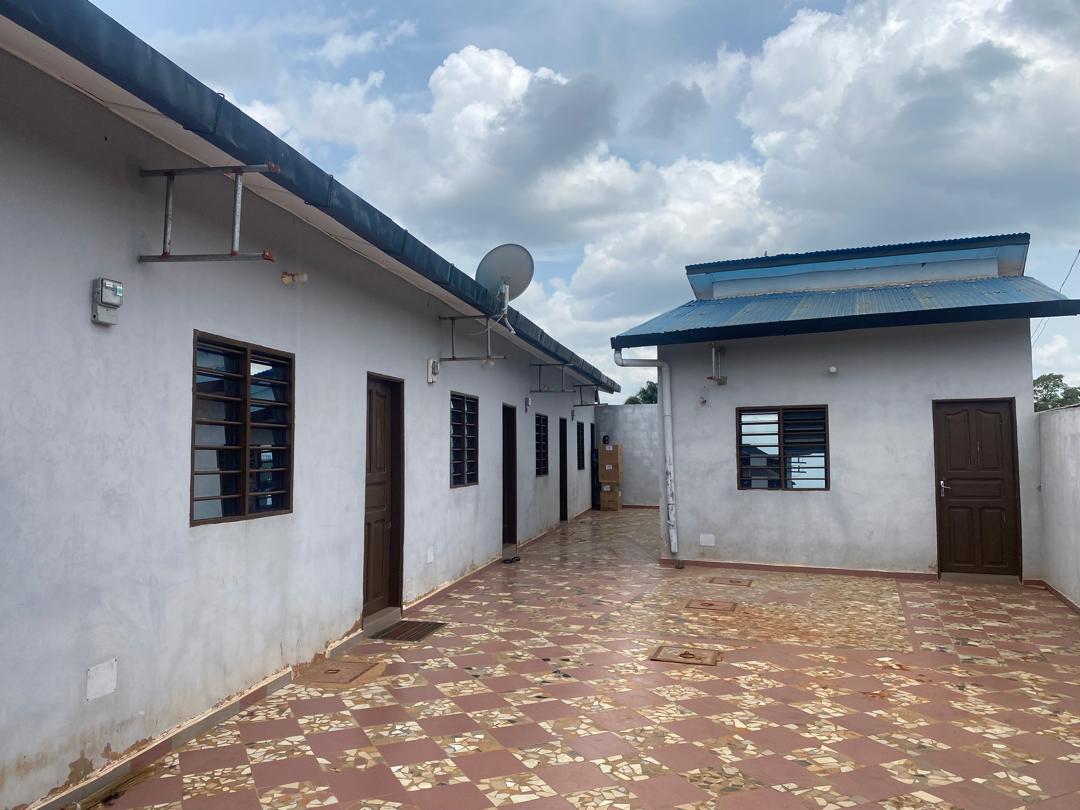 Maison commerciale à Togba