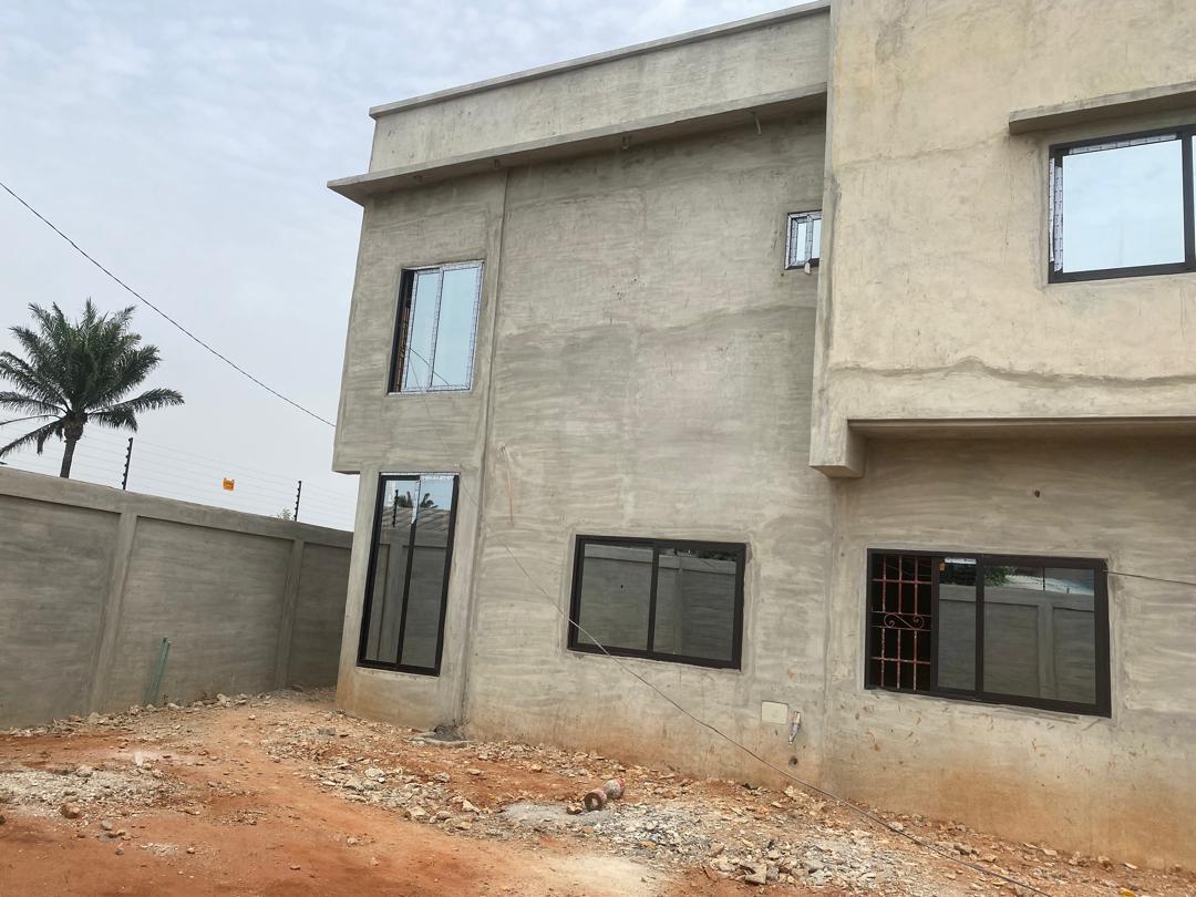 Duplex de 4 chambres à TOGBA